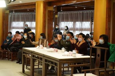 快板聲聲說“全會(huì)” 魯谷百姓書場(chǎng)專場(chǎng)演出慰問一線社區(qū)工作者