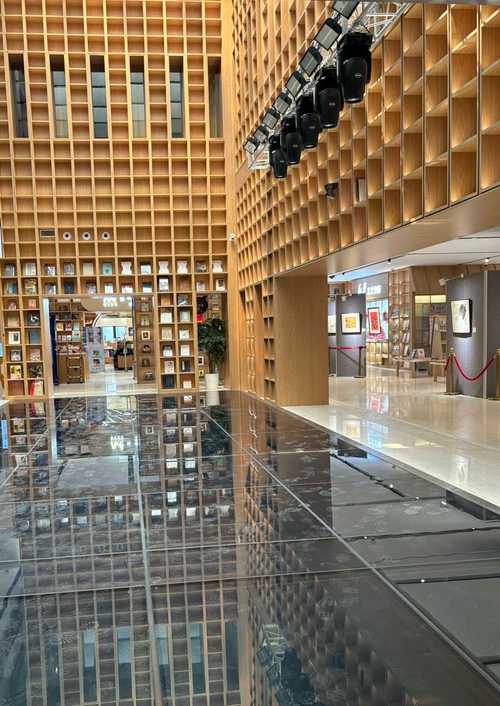 上海書城 傳統與現代交織的文化殿堂